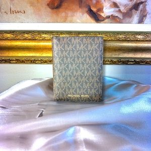 Michael Kors Logo Passport